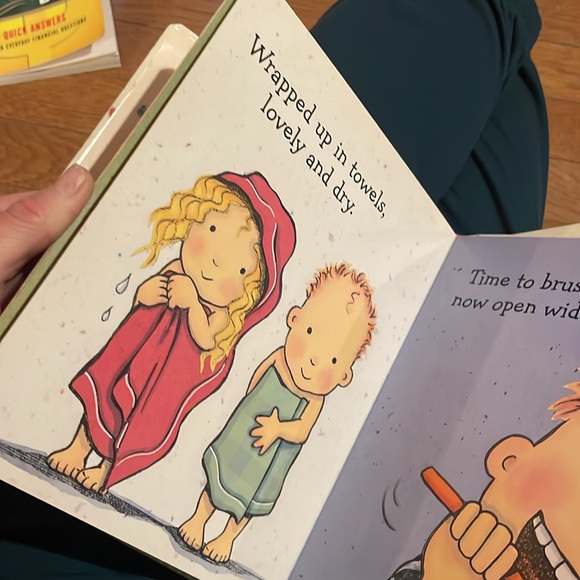 2 Book bundle -pair of Scholastic kids books about how much we love our littles - Picture 6 of 6